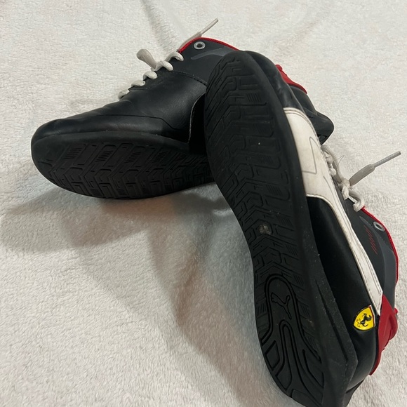 Boys Ferrari Sneakers - Picture 2 of 6